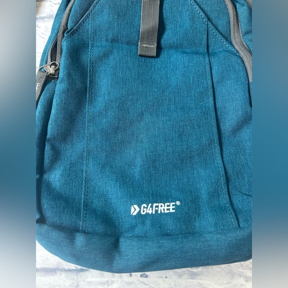 G4Free Sporty Blue Backpack with Durable Fabric and Multiple Compartments. - Picture 2 of 6